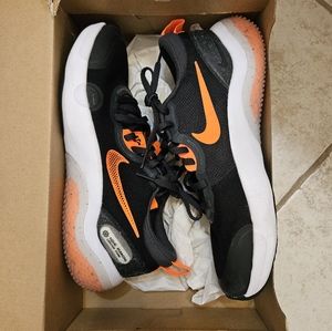 Nike Explor Boys Size 7 Black/Orange Nike